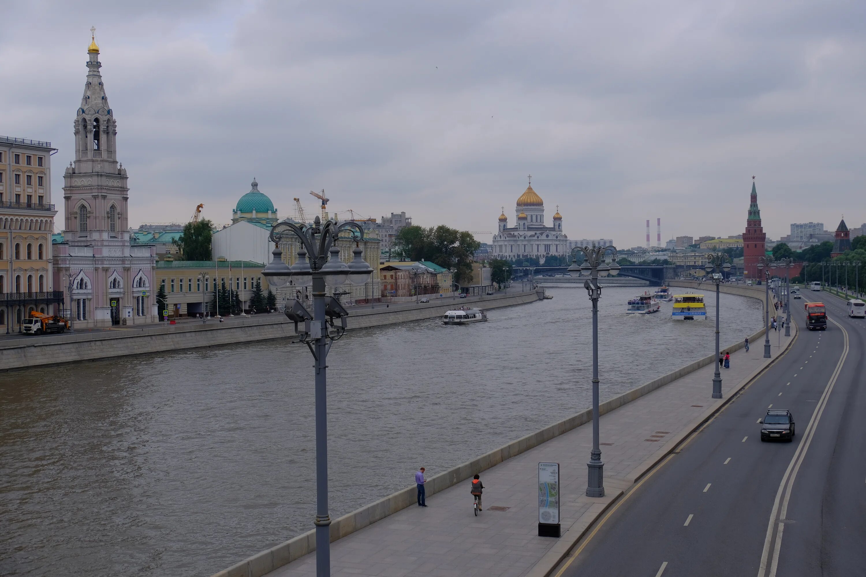 2 реки в москве названия. Реки Москвы. Москва река панорама. Тень реки Москвы. Москва на трех реках.