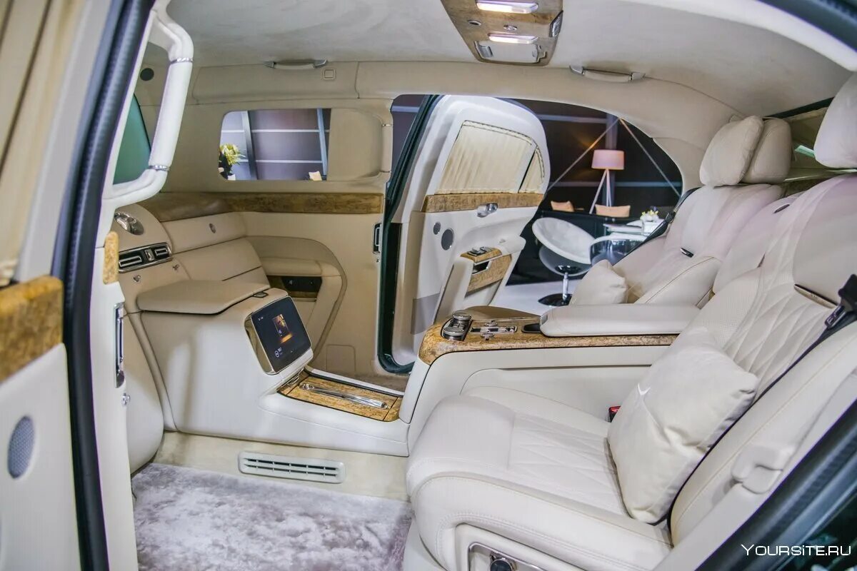 Аурус лимузин президента. Aurus Сенат лимузин. Aurus Senat Limousine Путина салон. Aurus Senat Limousine салон.