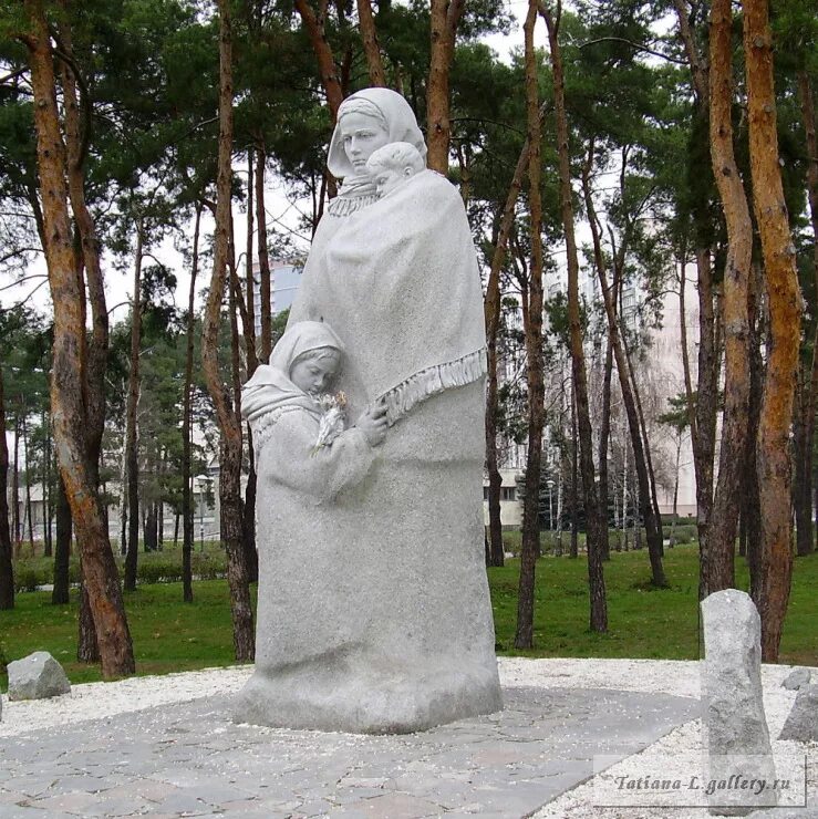 Памятник вдовам. Парк Харьков памятник матери. Красная Пахра памятник матери. Памятник матери Адыгея. Памятники матерям и вдовам в России.