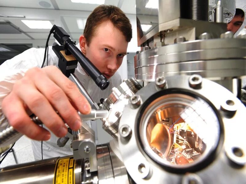 профессия оптик. профессия оптик на заводе. оптика механика. оптик-механик профессия. оптика механика.