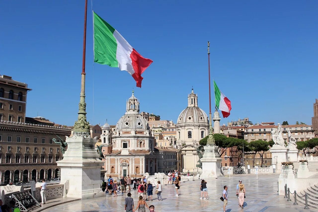 Найди страну италия. Рим столица Италии. Францию Италия Рим. Италия Рим флаг. Площадь государства Италии.