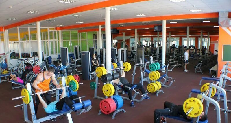 спортивный зал. спортзал сити молл новокузнецк. фитнес залы. красивый спортзал. фитнес зал.