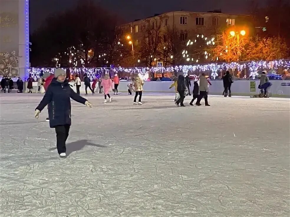 Лидер каток ульяновск. Соборная площадь Ульяновск каток. Каток Ульяновск 2022. Центральная площадь Ульяновска каток. Каток на площади Ленина Ульяновск.