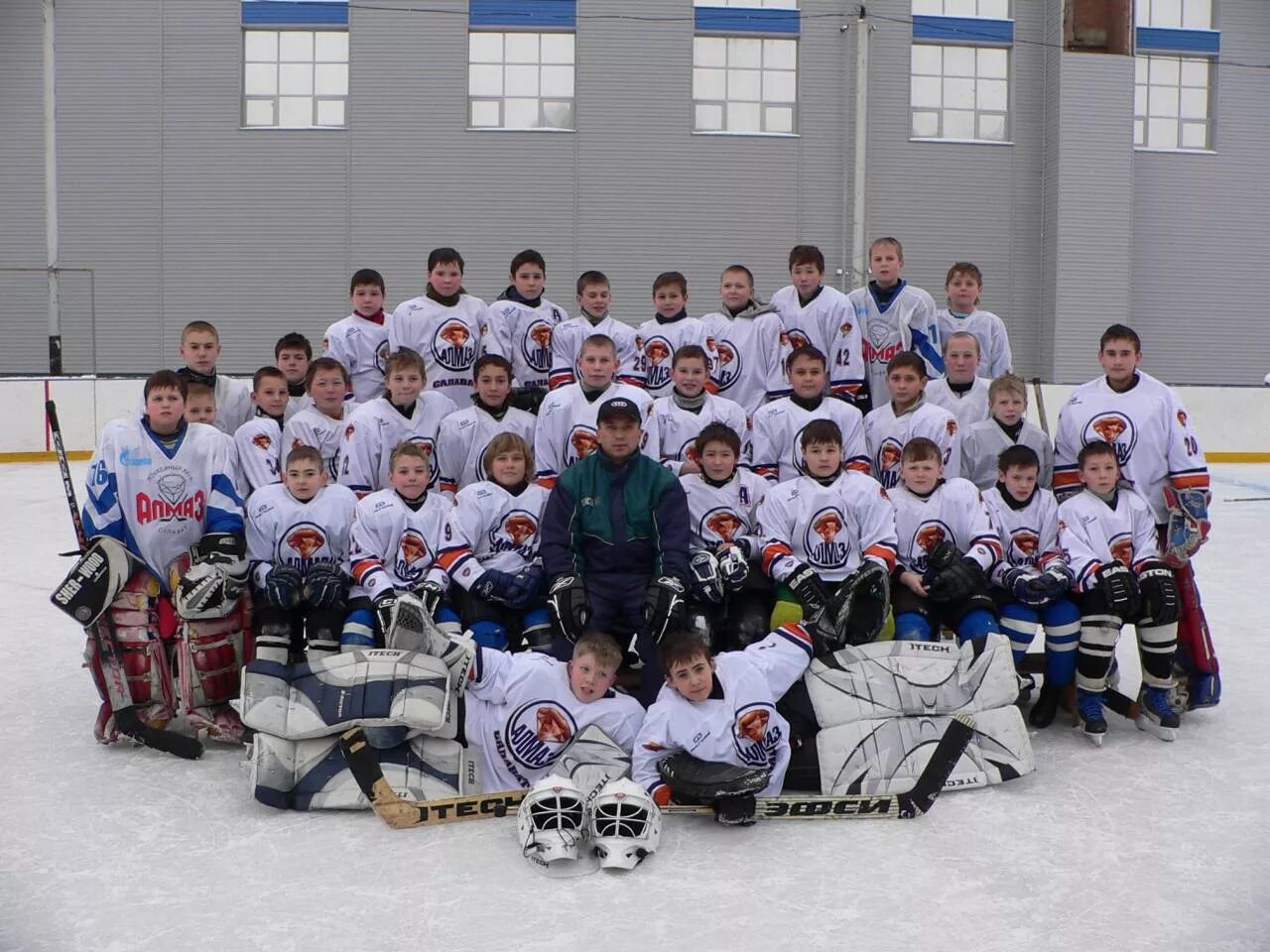 Погода на июнь июль август. Хк салават юлаев. Матч салават юлаев ак барс. Хк алмаз салават. Пагөда салават.