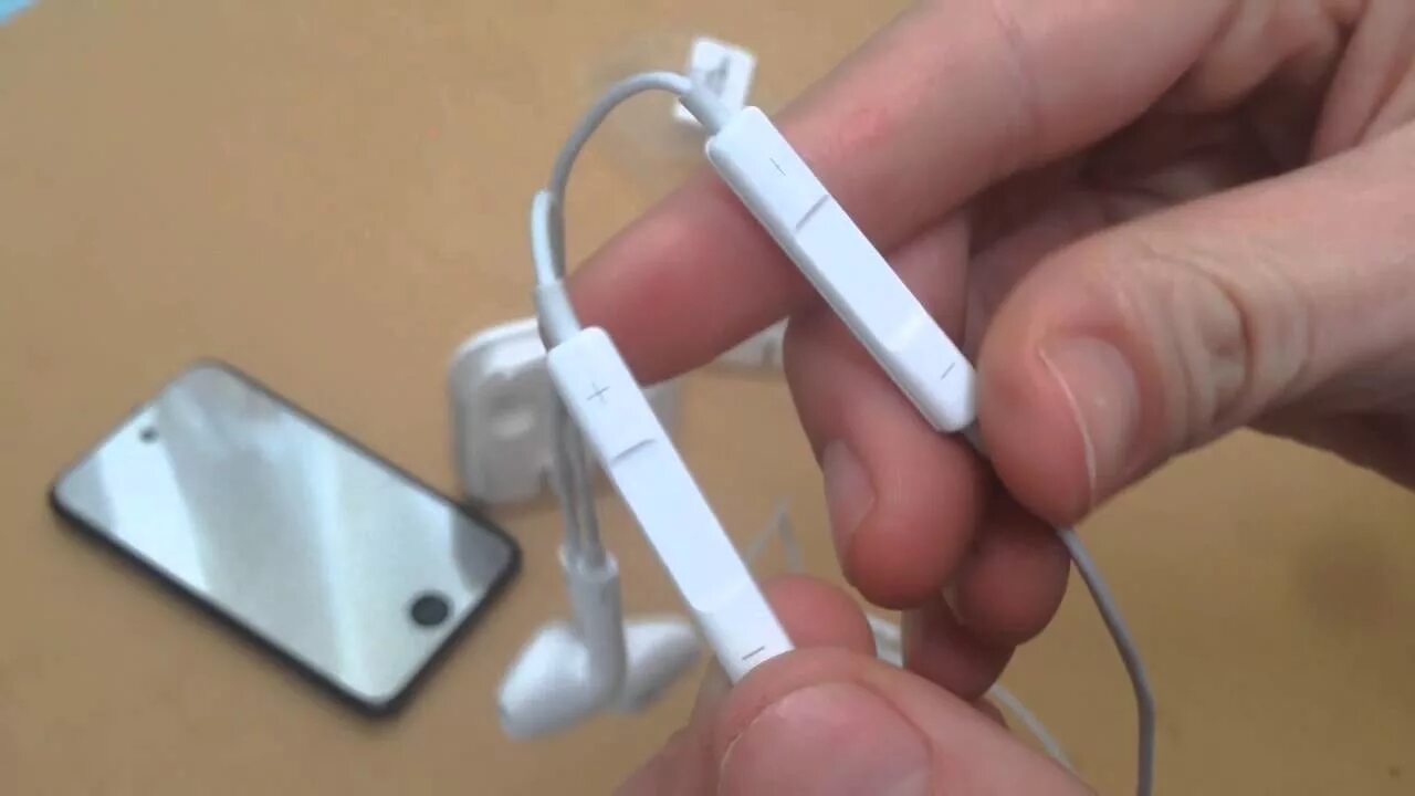 Как понять наушники оригинал или нет. Earpods iphone 4. наушники earpods lightning. паленые айфоновские наушники. apple earpods распаковка.