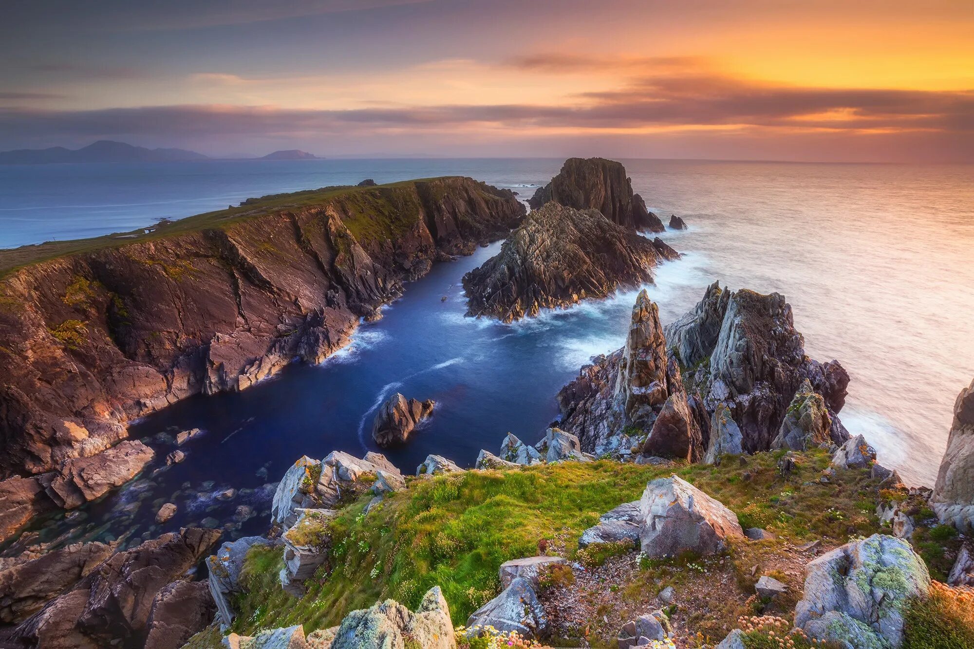 Скала прекестулен норвегия. Вид со скалы. Утёсы мохер ирландия. Океан со скалы. Атлантический океан испания.