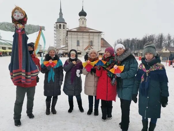 Суздаль гуляния. Масленица в суздале. Музей деревянного зодчества в суздале масленица 2023. Суздаль гуляния. Суздаль масленица 2023.