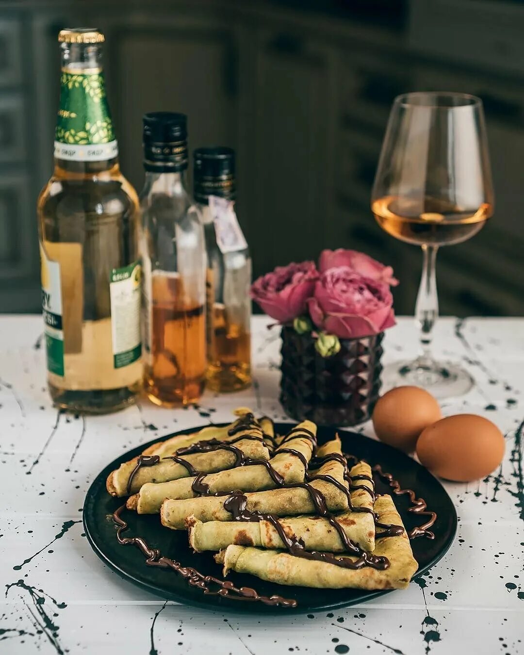 Стол с выпивкой и закуской. Закуски к водке. Еда и выпивка. Мужской стол с закусками. Еда и выпивка.