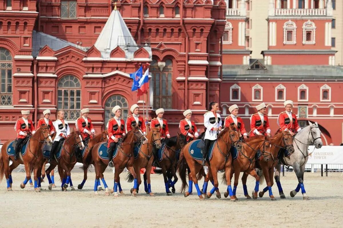 Horse moscow. Кремлевская школа верховой езды ВДНХ. Кремлевская школа верховой езды ВДНХ лошади. Конное шоу Москва. Конные мероприятия Москва.