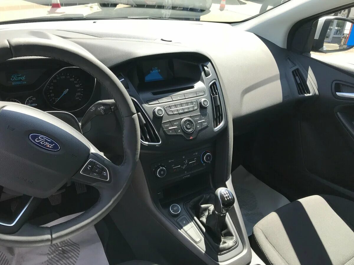 фокус 3 2018. форд фокус 3 рестайлинг хэтчбек белый. фокус 3 2018. форд фокус титаниум 2018. Ford focus sedan 2018.