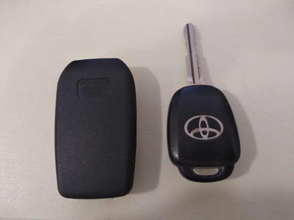 Ключ рав 4 2025. Ключ тойота рав 4. ключ toyota rav 4 2003. корпус ключа тойота рав 4. ключ от тойоты рав 4.