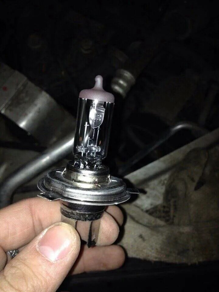 Лампочка ближнего света рено сандеро степвей 2. Лампа ближнего света сандеро 2. Рено сандеро 2 лампа ближнего света. Рено сандеро 2 лампа ближнего света. Лампа ближнего света рено сандеро степвей 2.