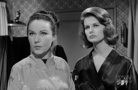 Fay Wray and Erin Leigh in Перри Мейсон (1957). 