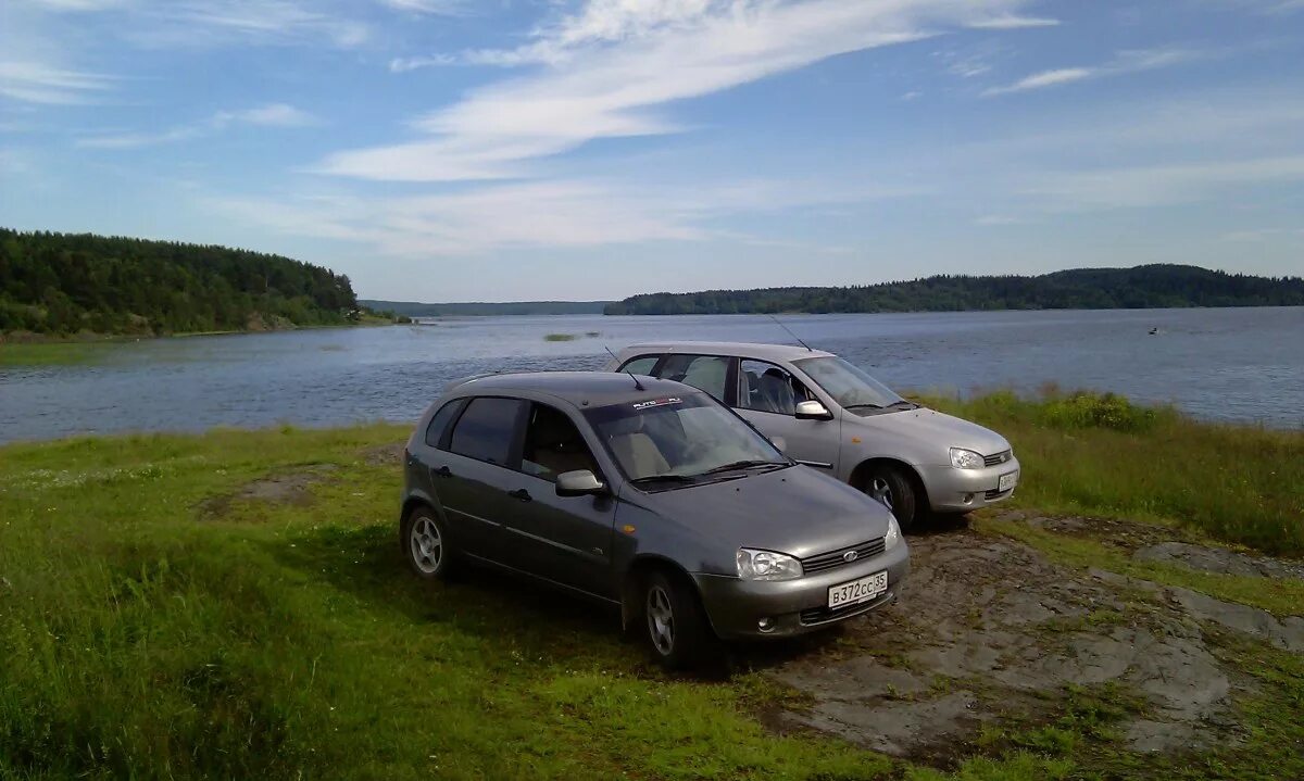 Машина в озере. Автомобиль Ладога. Автомобиль у озера.