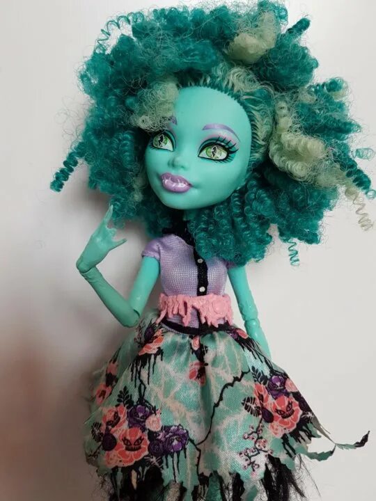 Венера макфлайтрап базовая. Венера макфлайтрап арт. Монстр хай зеленая с кудрями. Джинафаер монстер хай скариж. Монстер хай венера макфлайтрап.