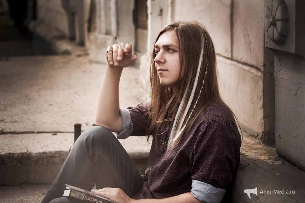 Парни с длинными волосами. Длинноволосый джером мэтью. Красивые парни с длинными волосами. Nuno bettencourt в молодости. Длинноволосые музыканты.