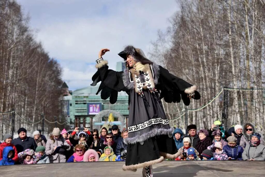 Вороний день праздник хантов. Ханты и манси Вороний день. Праздники народов Ханты и манси Вороний день. Вурна Хатл Вороний день.