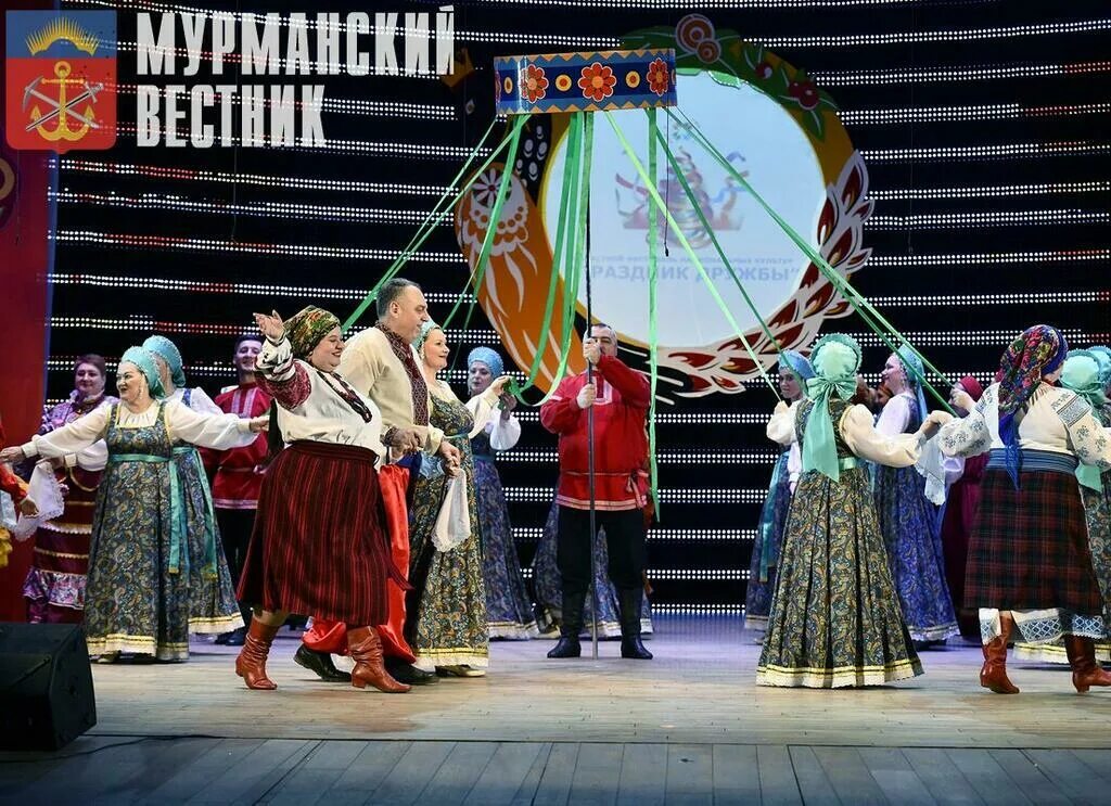 Дом культуры кирова мурманск. Дк кирова мурманск. дворец культуры мурманск тетенькина. мурманск дк офицеров. кп фестиваль.