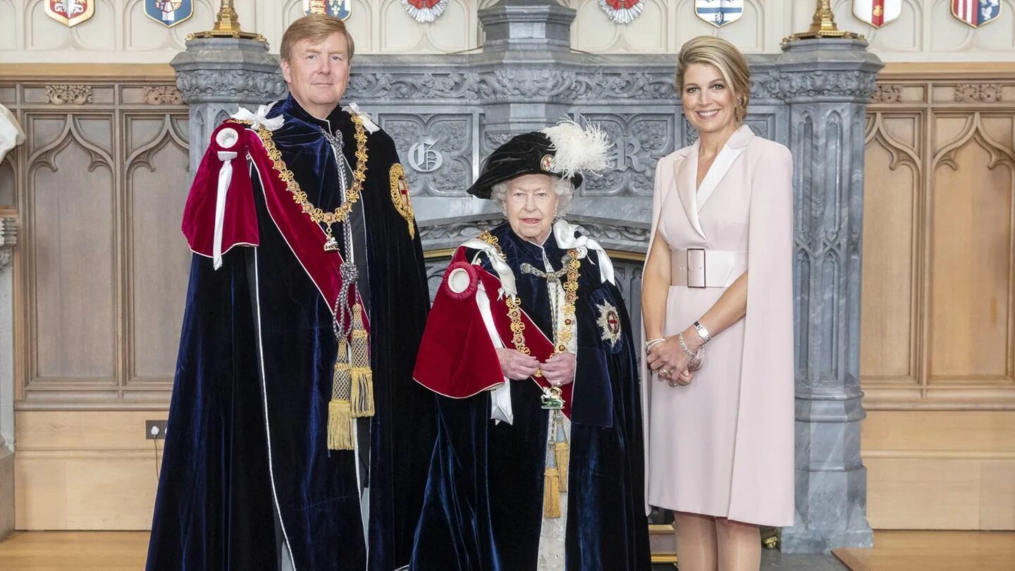 Королева летиция испания и королева елизавета. Флаг нидерландской королевской семьи. Семья короля дании. Короли и королевы европы. Король — харальд v, королевство норвегия коронации.