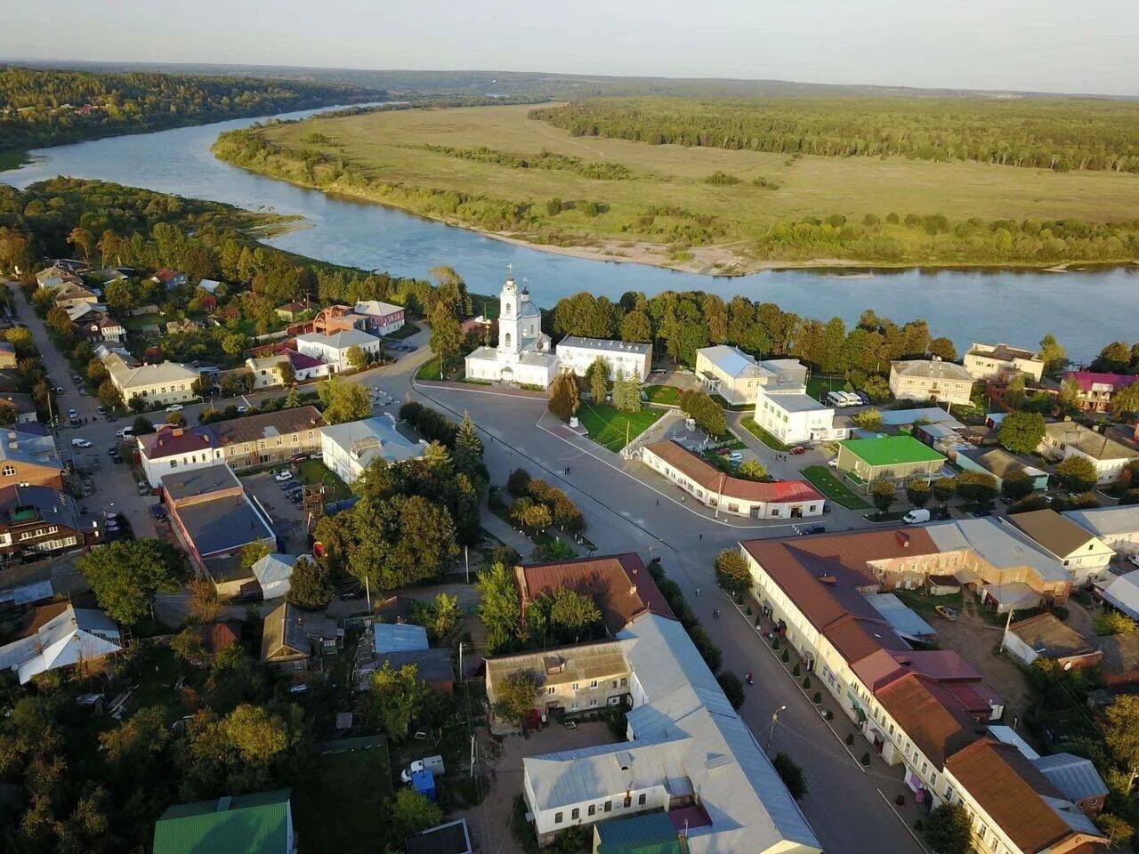 Таруса исторический центр. Таруса центр города. Белый остров Таруса.