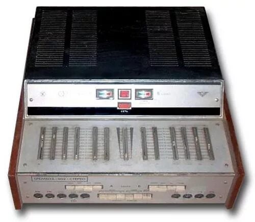 Трембита 002 стерео вскрытая. Усилитель трембита 001 стерео. Усилитель трембита 002 стерео. Усилитель трембита 002. Усилитель трембита 002 стерео трансформатор.