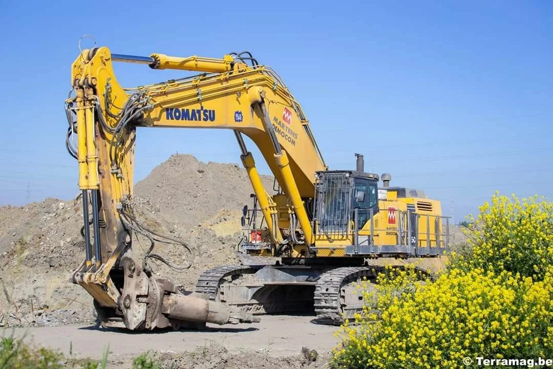 Экскаваторы комацу характеристики. Komatsu pc1250. Экскаватор Коматсу 1250. Komatsu pc1250-8. Экскаватор Komatsu PC 1250-7.