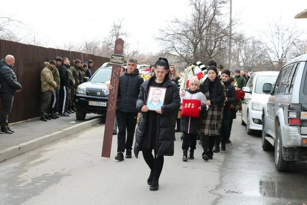 Похороны на Западной Украине. События в Южной Осетии. Жители Осетии.