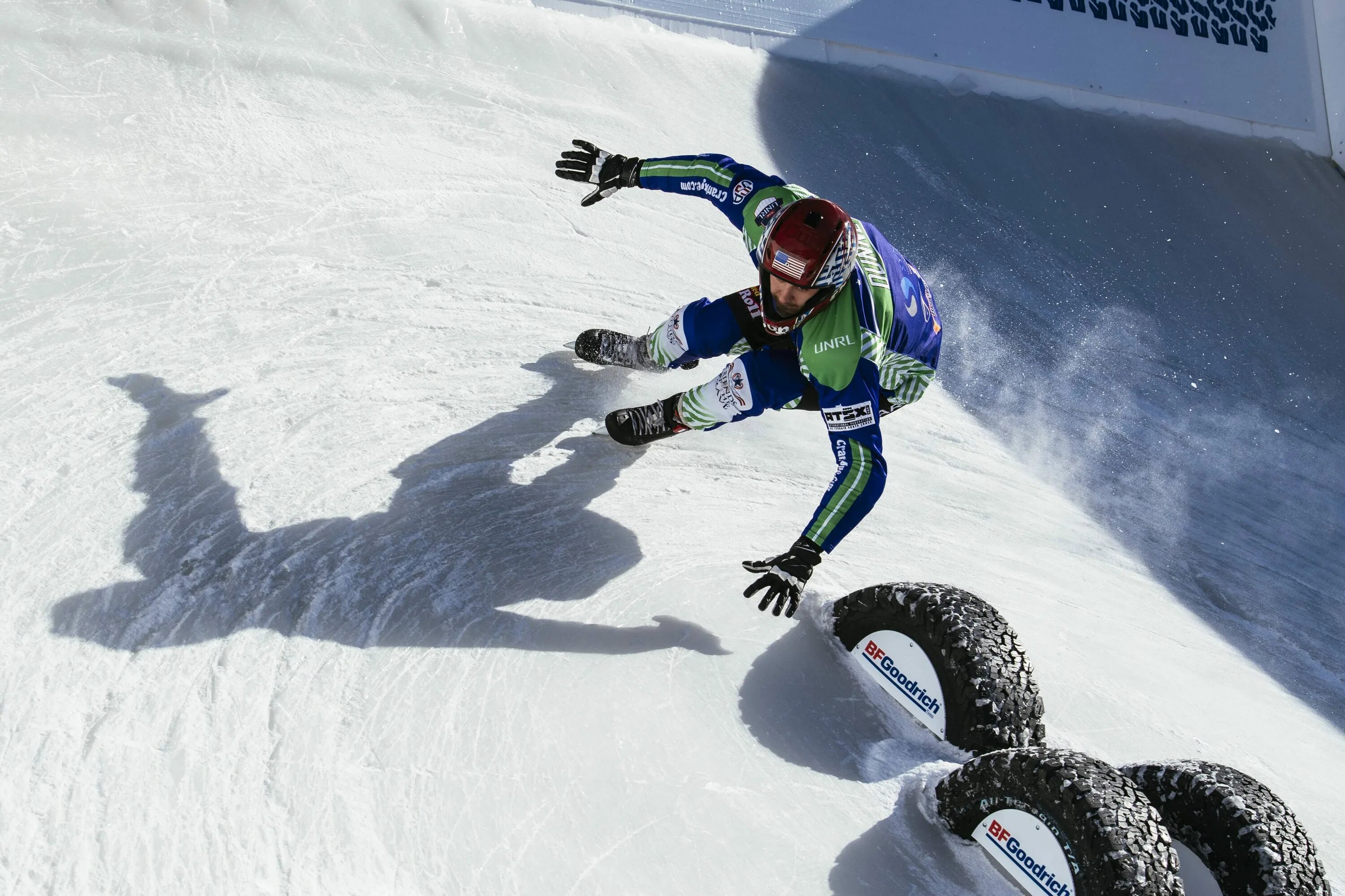 Айс кросс. Айс кросс даунхилл. Ред Булл айс кросс. Ice Cross Downhill трасса.