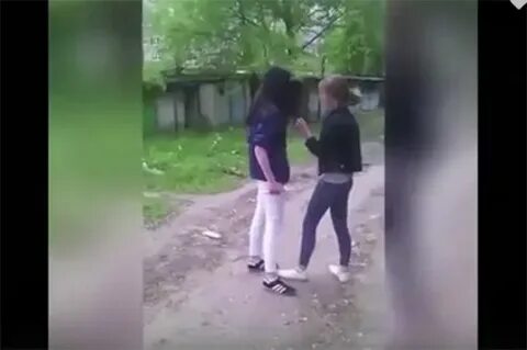 Две девушки унижают двух парней