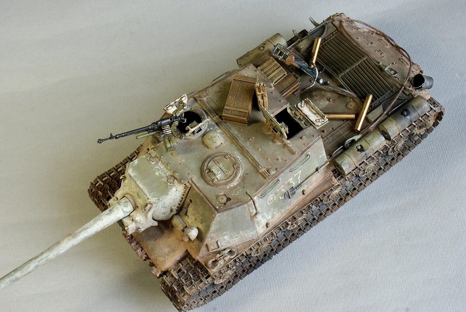 Ису коробка. ИСУ 122 1/35. ИСУ-122 Tamiya 1/35. ИСУ-122 звезда 1/35. Танк ИСУ 122.