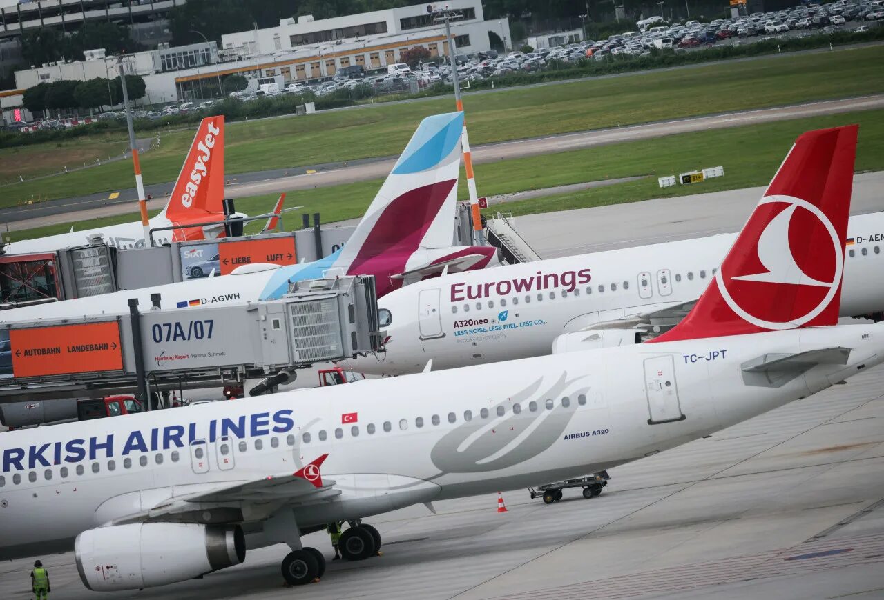 Air algerie самолет. Air algerie в москве. Air algerie в москве. Алжирские авиалинии сайт. Самолеты алжирской авиалинии.