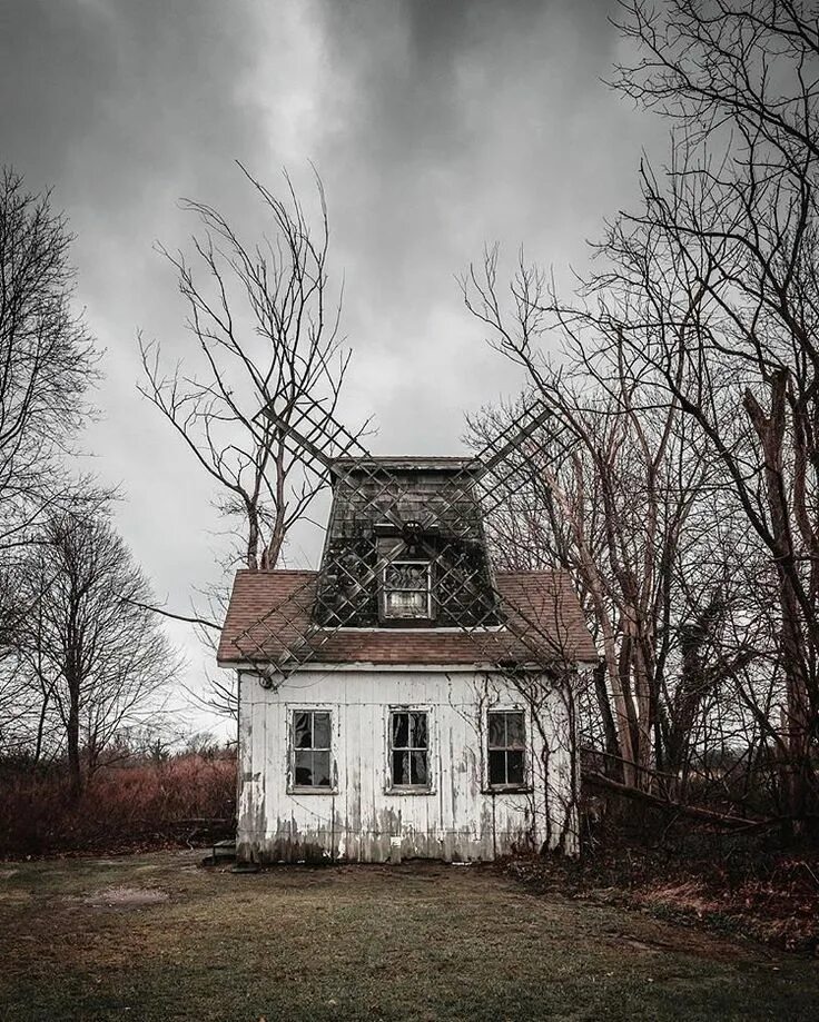 Mysterious abandoned house game. Заброшенные дома. Заброшенные мистические места. Дом мистика. Загадочный дом.