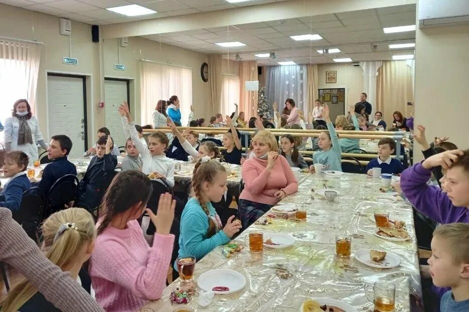 Школа 6 инкерман. Школа 27 севастополь. Интернат номер 6 в инкермане. Интернат 6 севастополь директор. Школа интернат номер 6 барнаул.