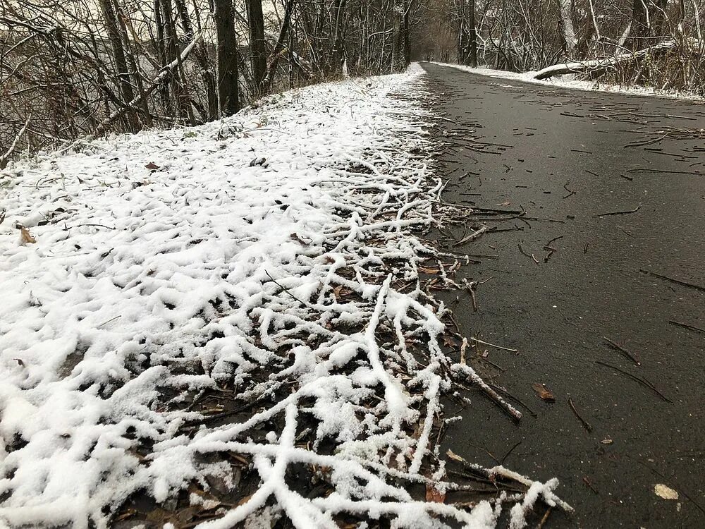 Толстой погода после мокрого. Снег после дождя. Слабый снег. Слабый снег с дождем. Потепление на среднем Урале.