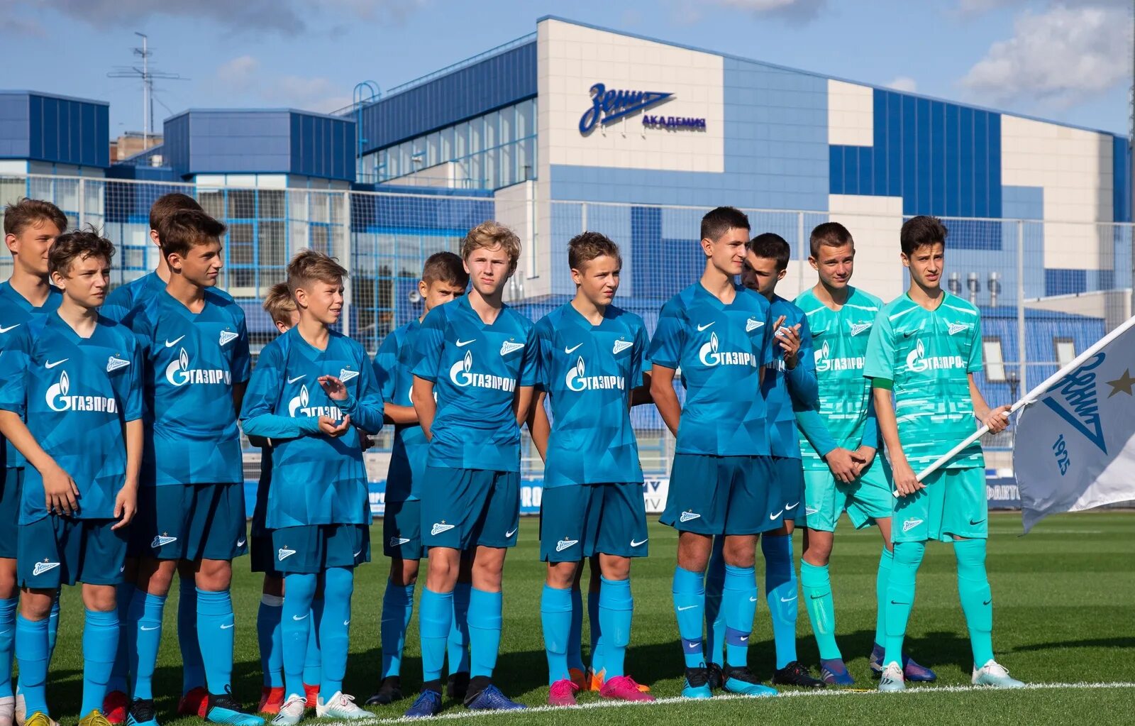 Академия зенит 2004. Команда зенит футбол состав 2023. Флаг зенита в спб. Сайт зенита санкт петербург. Академия зенит 2011.