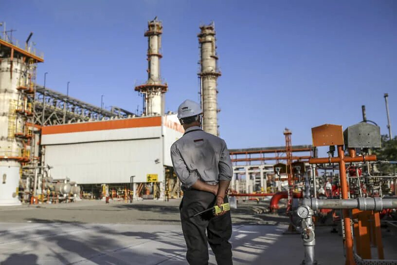 Индия джамнагар нпз. Нпз индии. Индия джамнагар нпз. Нефтеперерабатывающий завод в индии. Нпз индии.