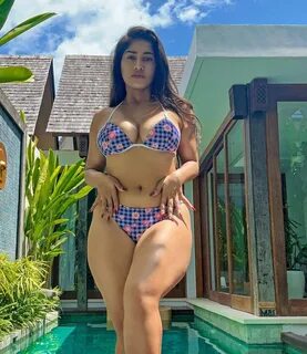 130+ Pratika Sood Photos.