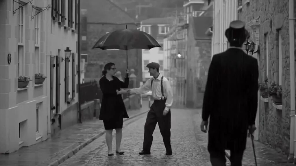 А я иду по переулочку кусаю булочку. А я укуренный по переулочку. А я иду по переулочку. A я накуренный иду. Асмолов а я укуренный по переулочку.