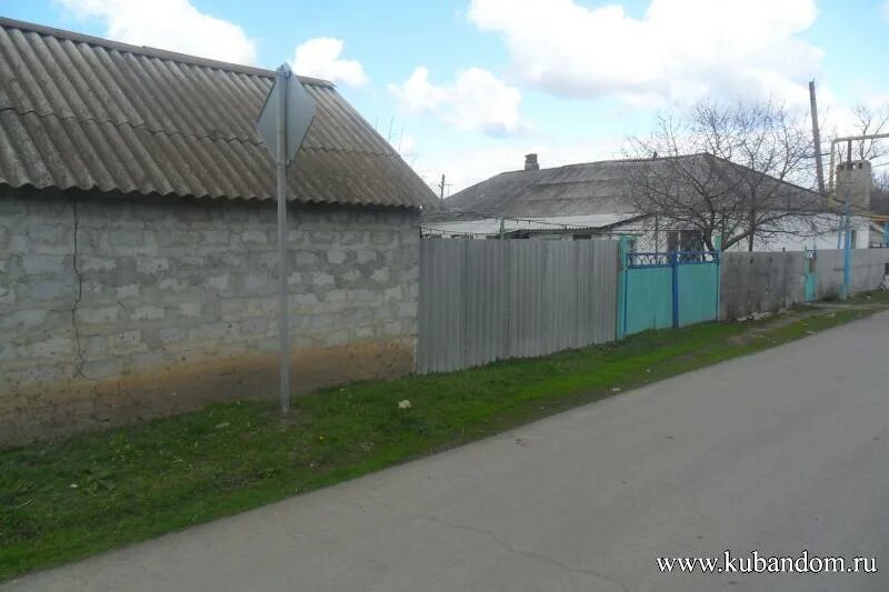 п кубанский. мемориальный комплекс в ст. п кубанский. кубанский казачий говор. кубанская степь каневского района краснодарского края.