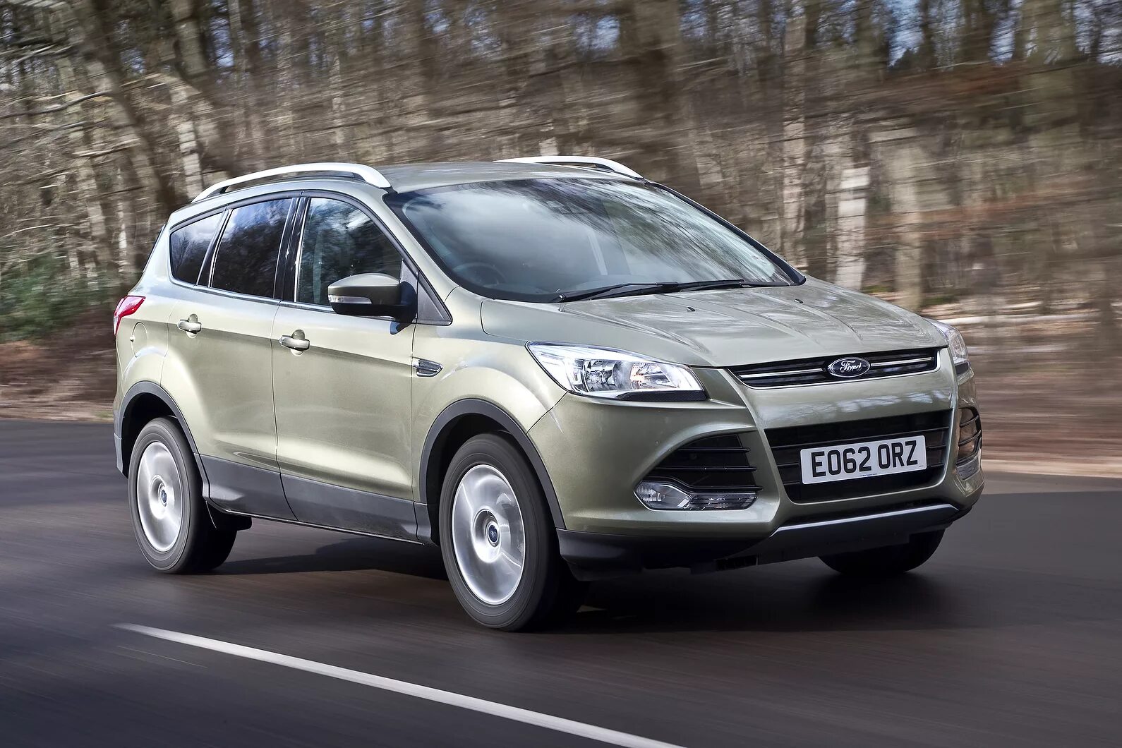 Какая куга лучше. Ford Kuga 4. Форд Куга 2014. Ford Kuga 1. Форд Куга зеленый.