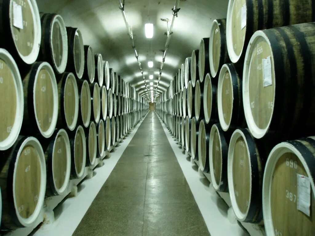Вино arba wine. Винзавод прохлада. Анапа вино. Винзавод помещения. Шато мухрани винодельня.