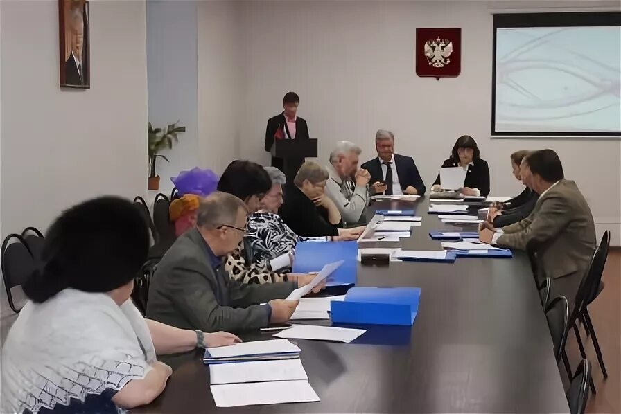 Эмблема аксу. Ук жилищник брянск. Жилищник минщина. Жилищник минщина. Разметка на придомовой территории мкд желтая.