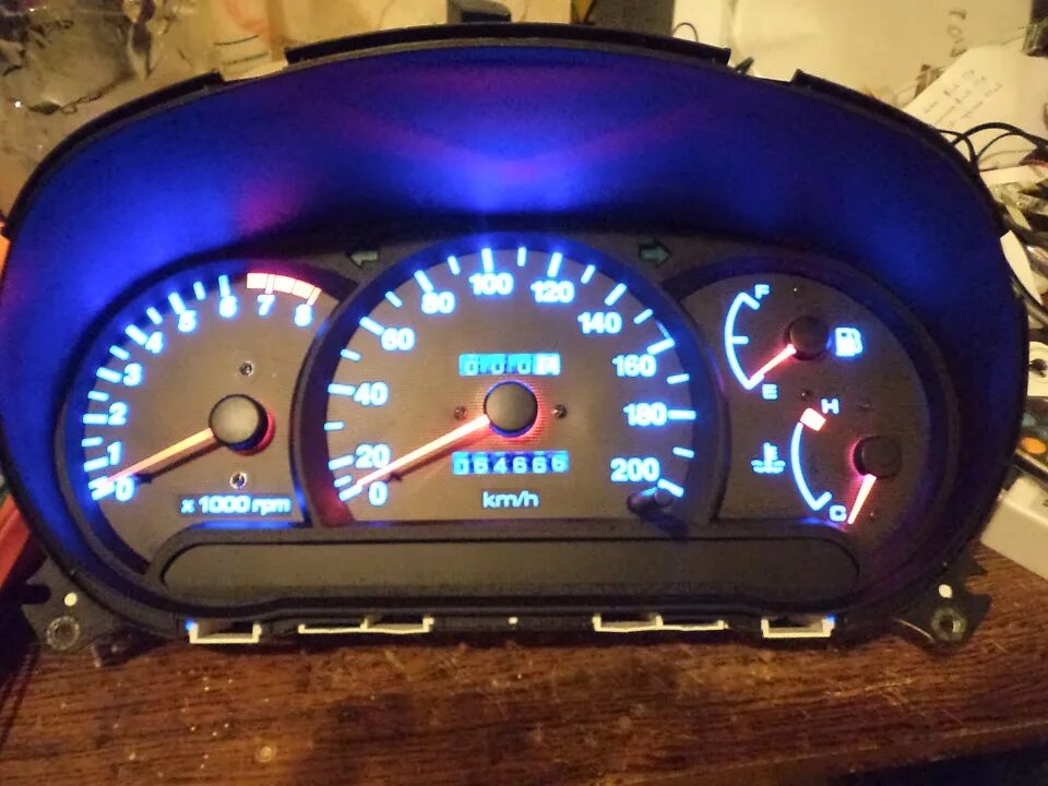 Приборка акцент. Панель приборов хендай акцент 2008. подсветка приборки hyundai accent. приборная панель hyundai accent подсветка. хендай акцент подсветка приборки.