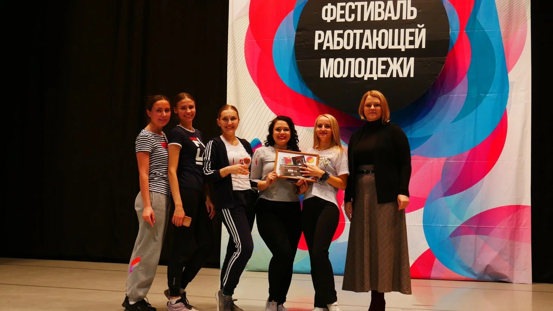 Кинофестивали работа. Фестиваль работающей молодежи. название кинофестиваля. название фестиваля талантов. молодежный фестиваль название.