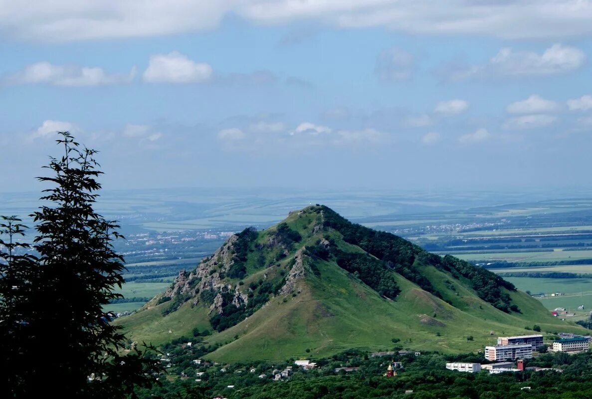 Ставропольский край минеральные воды гора змейка. Гора бештау железноводск. Бештау и машук горы пятигорск. Бештау и машук горы пятигорск. Горы лакколиты пятигорск.