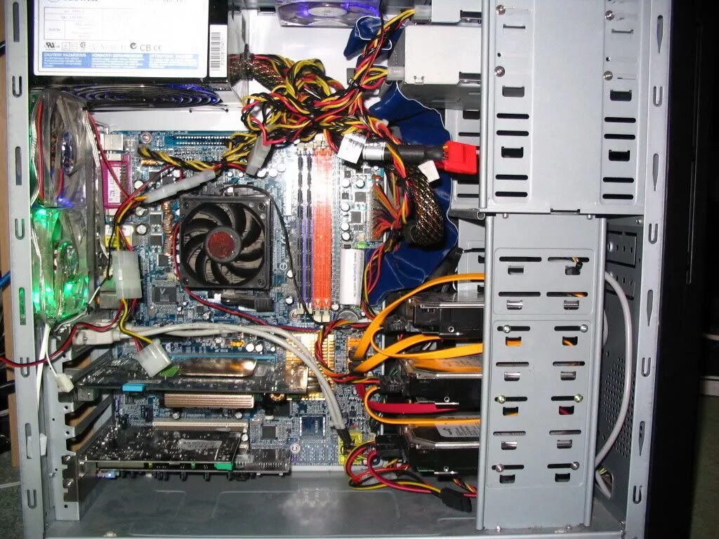 Inside the computer. Системный блок внутри. Компьютер внутри. Внутренности компьютера. Процессор внутри системного блока.