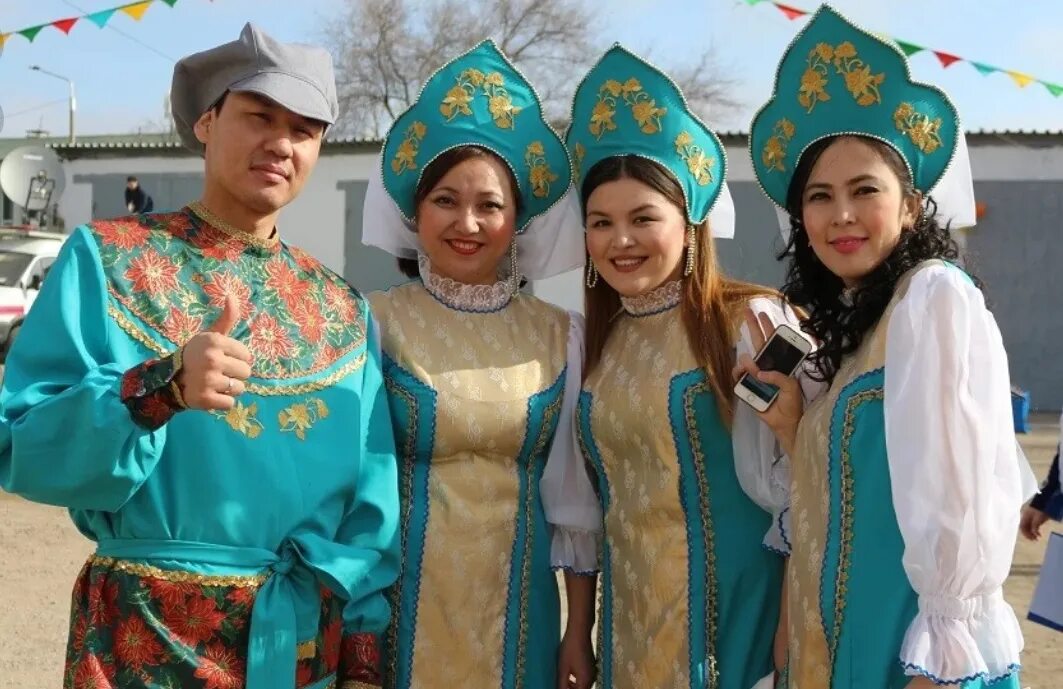 Казахстан народ. Казахстан люди. Казахи народ. Русский казах.