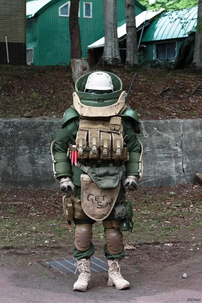 Rainbow dash precious book part 7. Жизнь брони. Саперный костюм джаггернаут. Джаггернаут костюм. Радуга дэш в реальном мире.