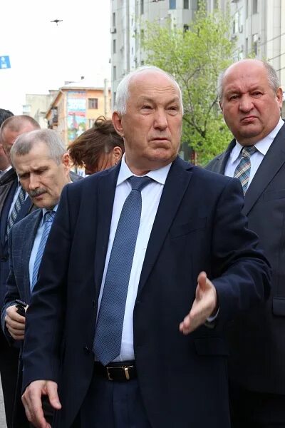 Бывшие мэры хабаровск. Бывший мэр хабаровска. Мэр хабаровска мем. Кравчук мэр. Бывшие мэры хабаровск.