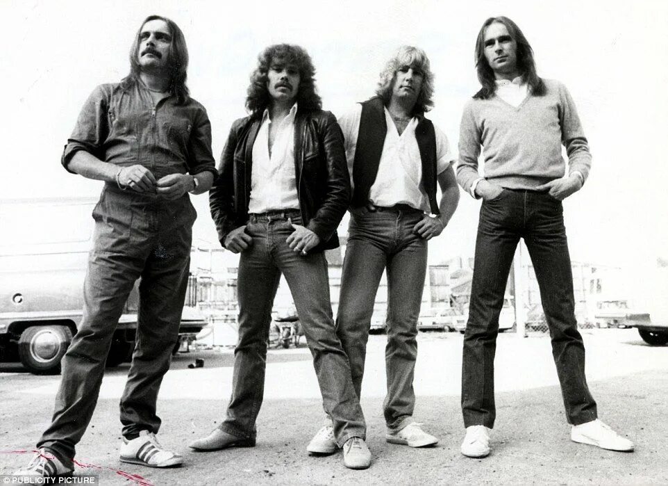 You re in the army. Группа status Quo группа. Статус кво фото группы. Status Quo (1986). Группа статус кво 1973.